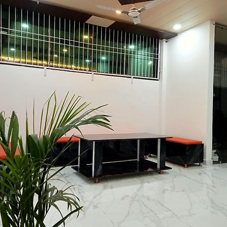 5 Petals Hotel Benares Buitenkant foto