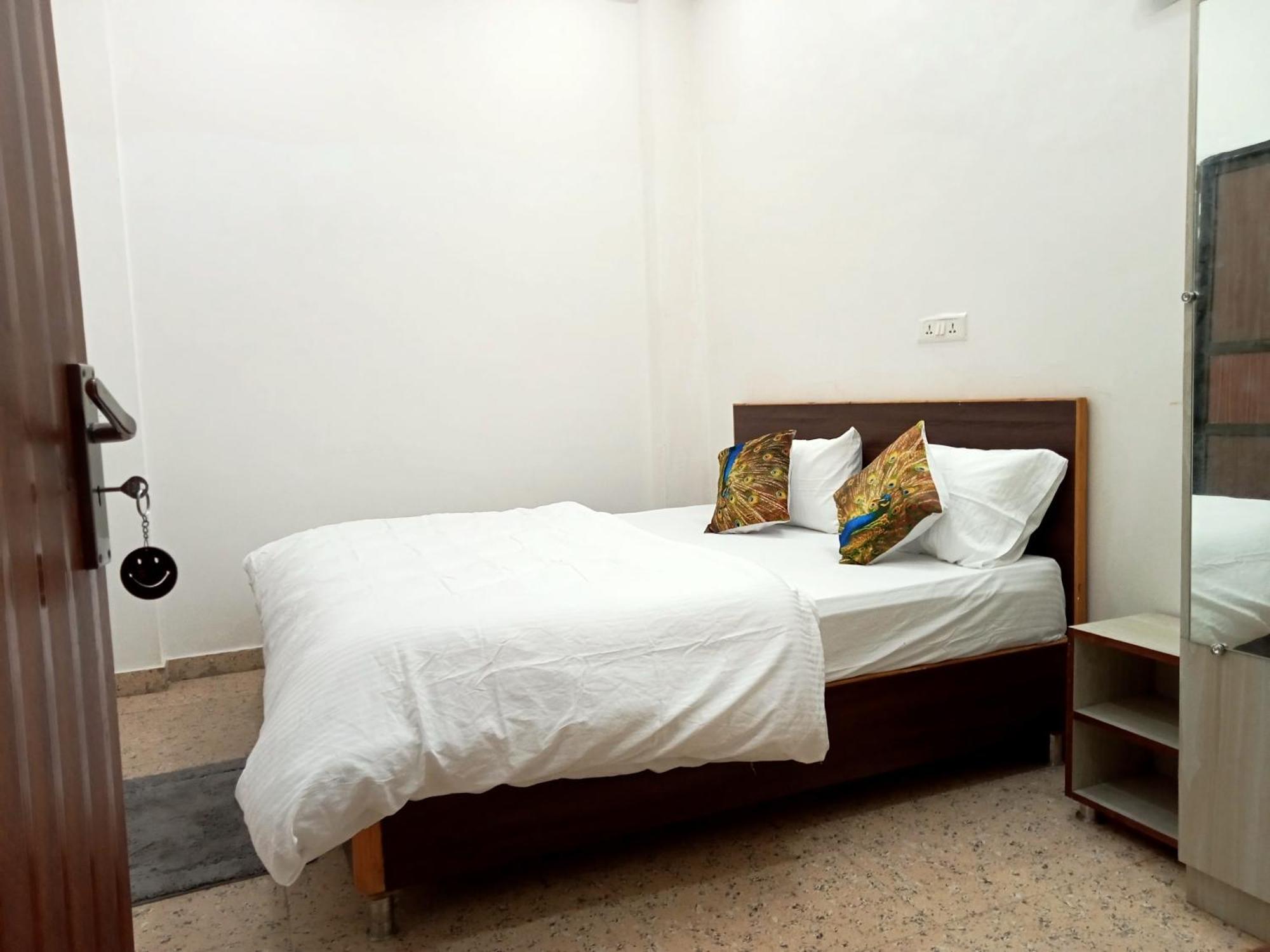 5 Petals Hotel Benares Buitenkant foto